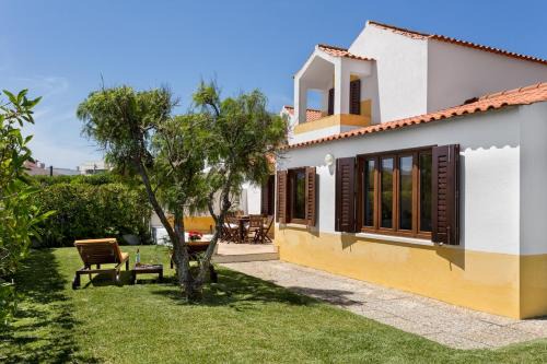 Praia das Macas House | GuestReady - Peaceful beach villa w/parking