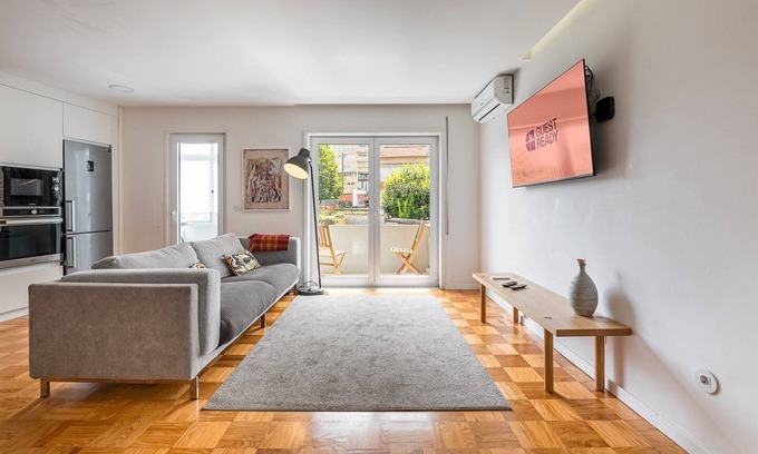 Vila Nova de Gaia Apartment | GuestReady - Retreat with Stunning Cityscape