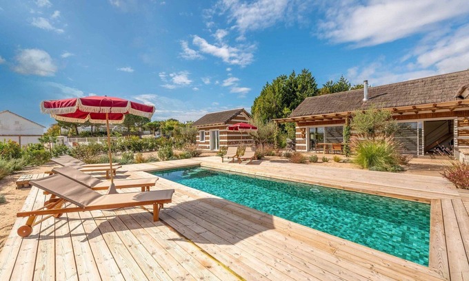 Carvalhal Apartment | GuestReady - Seaside heaven with pool