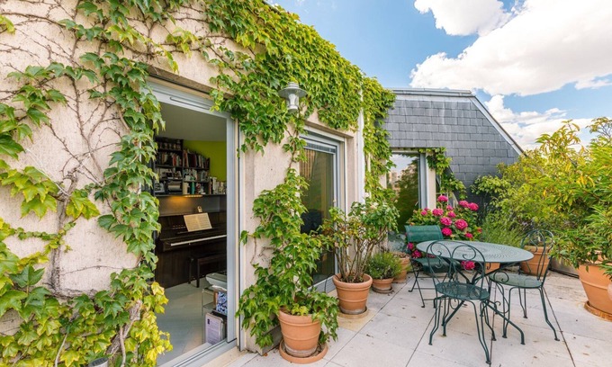 Quartier de la Salpetriere Apartment | GuestReady - Stylish Duplex with Terraces and View