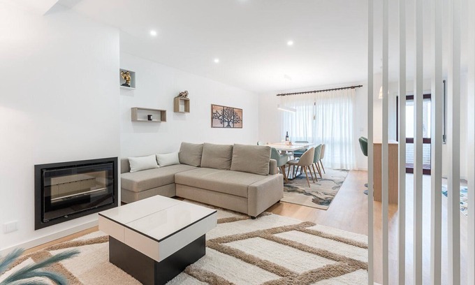 Cedofeita Apartment | GuestReady - White stripes near Casa da Música