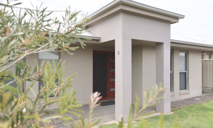 Waterhouse House | Guichen Villa 3 - Wi-Fi, Pets welcome outside