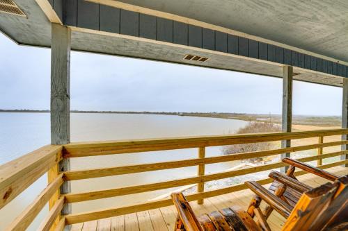 Port Lavaca House | Gulf Coast Cottage with Beach Access Fish and Paddle!
