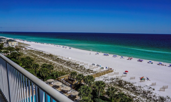 Holiday Isle Condo | Gulf Front 2000sqf Condo, Large Balcony, Private Beach & Pool, Free Beach Setup