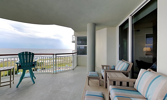 Navarre Beach Condo | Gulf Front Condo on Navarre Beach - Included Beach Service & Pool!