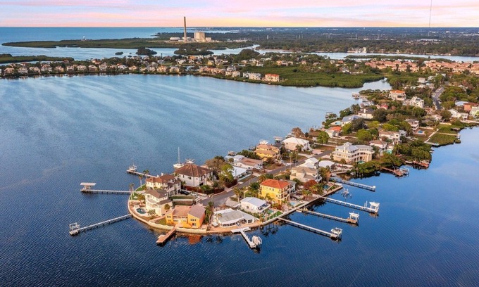 Anclote Keys House | Gulf front Island home with heated pool & dock in Tarpon Springs