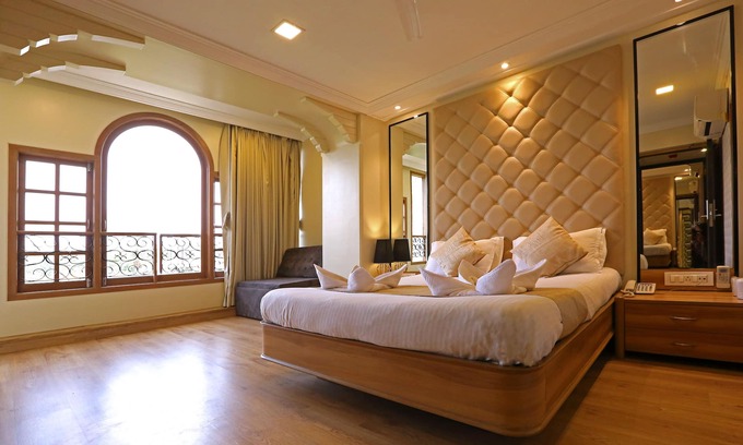 Wellington Pier Hotel | Gulf Hotel Colaba