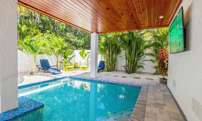 Whitney Beach House | Gulf view~Elite Rating top 1%~New 3 bed 3 bath~HEATED POOL~30 sec walk to beach!