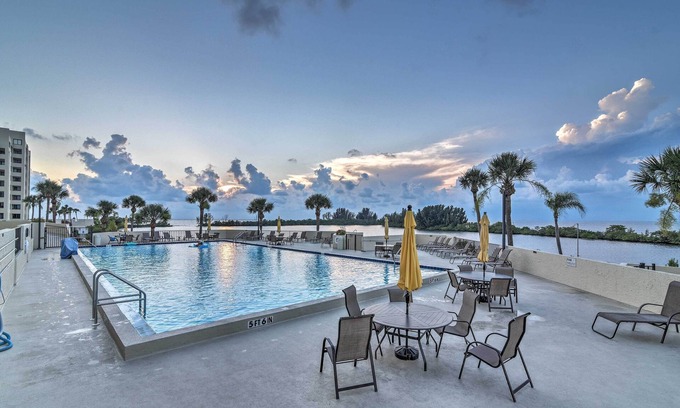 Hudson Condo | Gulf-View Hudson Condo in Waterfront Resort!