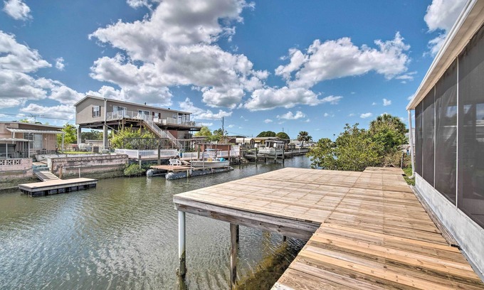 Signal Cove House | Gulf Views & Boat Dock: Sunny Hudson Escape!