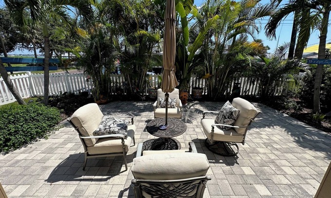 Gulfport House | Gulfport Luxury Waterfront Parking Wi-Fi