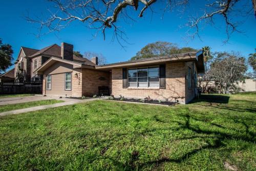 Bay Area House | Gulfside Getaway Awaits