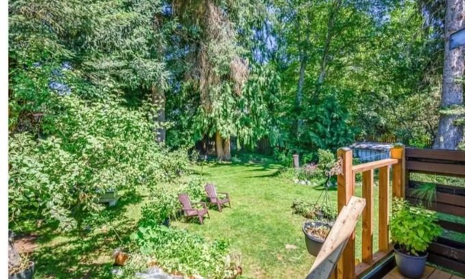 Comox House | Gull BnB - Upper Suite w/Patio