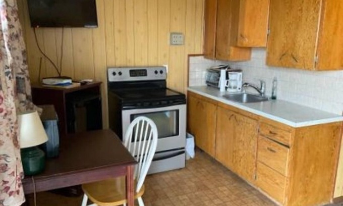 Gull Lake Hotel | GULL LAKE LODGE MOTEL
