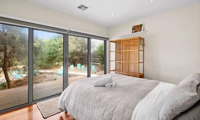 Aireys Inlet House | Gully Red House I Ocean Views I Pet Friendly