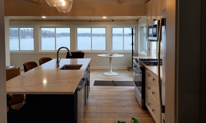 Bradley House | Gun Lake - Turtle Nest Cottage - Prime Location Between Grand Rapids & Kalamazoo