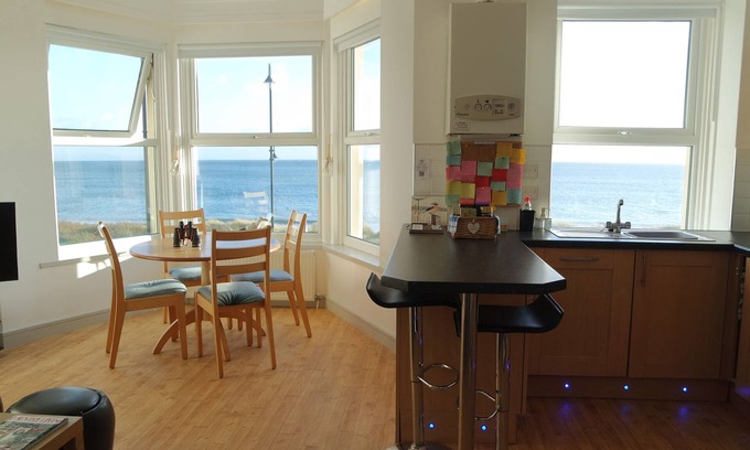 Rhyd-y-clafdy Cottage | GWEL Y MOR, family friendly, country holiday cottage in Pwllheli