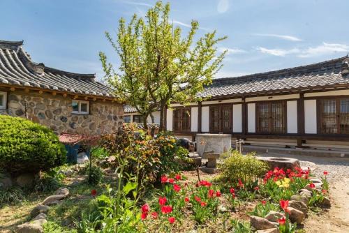 Gyeongju House | Gyeongju Stone Lantern Home Hanok Stay