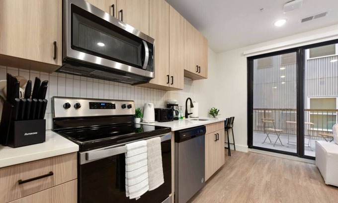 East Liberty Apartment | GYM+PARKING+HULU Near Shopping|Pitt Uni|UPMC