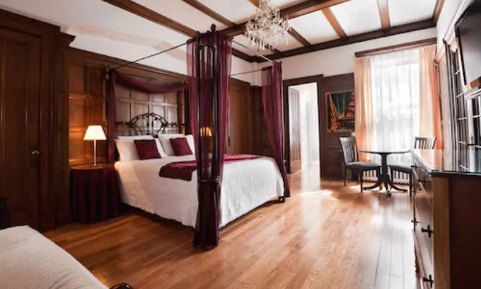Quartier des Spectacles Hotel | Hôtel Château de l'Argoat