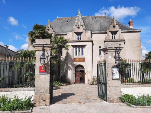 Tiffauges Hotel | Hôtel De La Barbacane