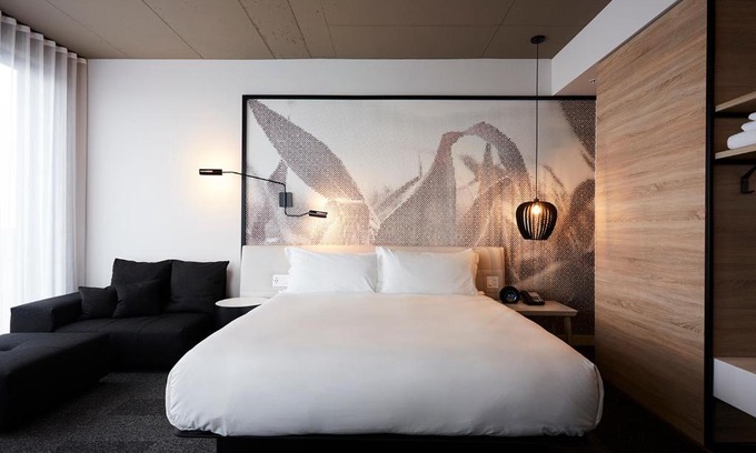 Brossard Hotel | Hôtel Escad Quartier DIX30