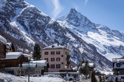 Zinal Hotel | Hôtel Le Besso - Swiss Romantic Lodge Zinal