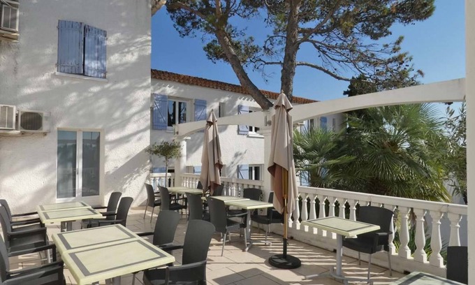 Clermont-l'Herault Hotel | Hôtel Le Sarac