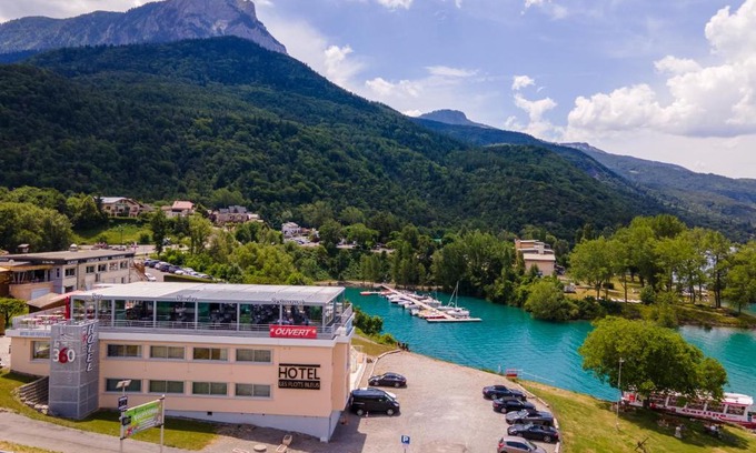 Savines-le-Lac Hotel | Hôtel Les Flots Bleus