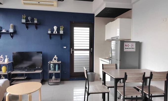 Zhongshan Apartment | H&K Mall QSquare above Taipei Main Station