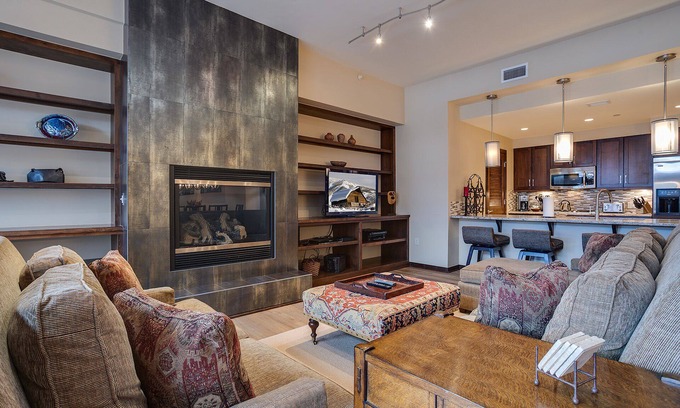 Downtown Steamboat Springs Condo | H204A | Luxury Downtown | A/C | Close to Shops | Ski Locker at Base