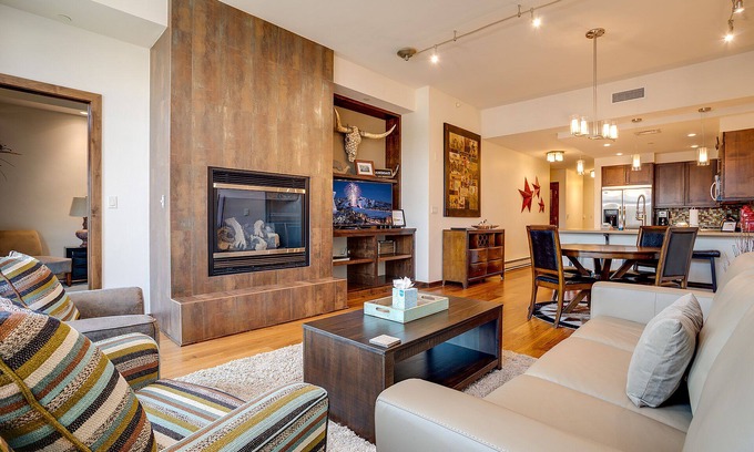 Downtown Steamboat Springs Condo | H305B | A/C | Great Downtown Location | High-end Interiors | Free City Bus | Ski