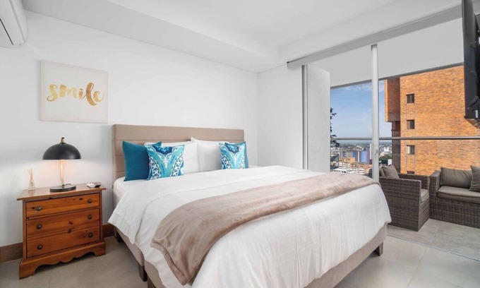 Granada Apartment | H809 - Penthouse Living | 2 Balconies | Pool | Gym