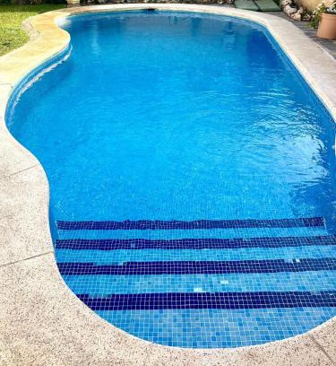 Azuqueca de Henares Apartment | Habitación,Piscina y Jardín