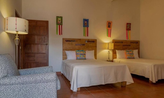 Luis Jimenez Figueroa Bed & Breakfast | Habitación Retablos en Casa Los Arquitos B&B