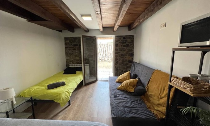 Biescas House | Habitaciones Para 9 Personas en Centro de Biescas