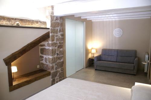 Santa Pau House | Habitacions Plaça Major