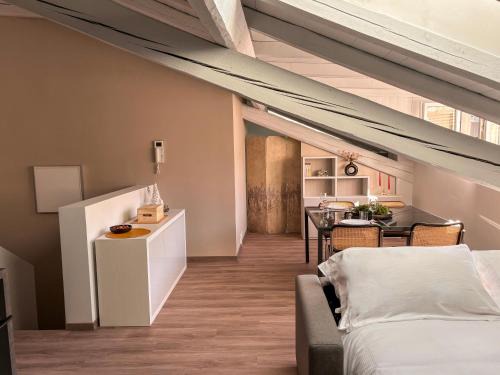 Trento Old Town Apartment | Habitare Elegantiae - Home Cinema - Air Conditioning - Historic center