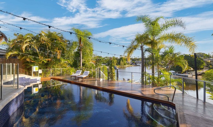 Carrara House | Habourlights 5BR River Front Private Pool & Dock