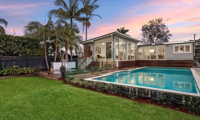 Avalon Beach House | Hachi - a beautiful home right near the Ocean