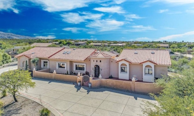 Houghton House | Hacienda Foothills Mansion