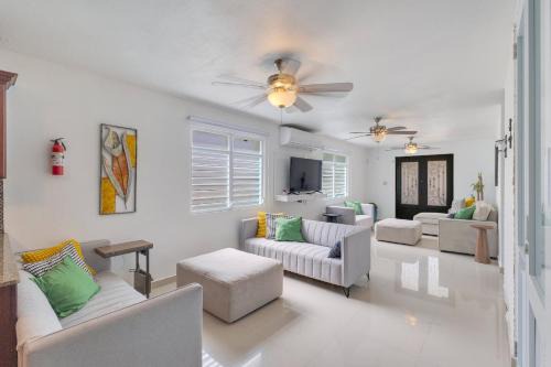 Pugnado Afuera House | Hacienda M&B Perfect for Groups, with Pool and Spacious Patio