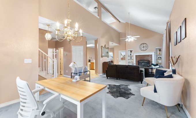 Frisco House | Hackberry Hideaway emerges as a special retreat where tanquility meets vibrancy.