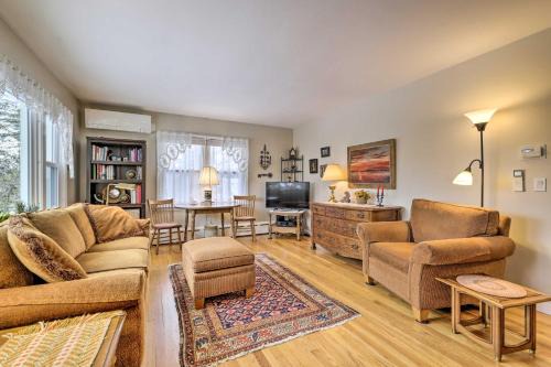 Hadley House | Hadley Vacation Rental 24 Mi to Springfield!
