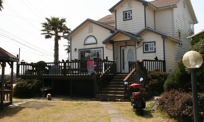 Pyoseon Condo | Haevichi House