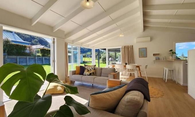 Hahei House | Hahei Magic on Emmerdale Drive, Hahei Magic on Emmerdale Drive