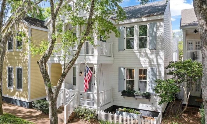 Haile Plantation House | Haile Hideaway | 3 Beds w/Crib + Hot Tub Near UF