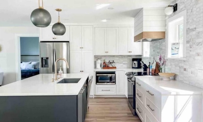 Lakeville House | “Hakuna Matata” Luxury Lake House