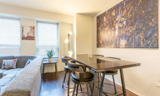 Evanston Condo | Half a mile from everything in the heart of Evanston, Illinois