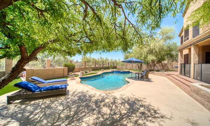 Pinnacle Peak House | Half Acre Quiet Oasis w/pool/Spa/putting green, 20 Min to Kierland Commons